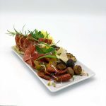 Antipasti von Zucchini, Paprika, Champignons und italienischem Hartkäse