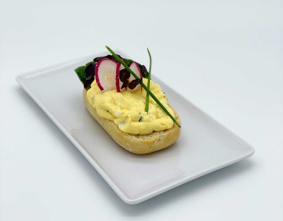 ½ Brötchen: Eiersalat mit Schnittlauch