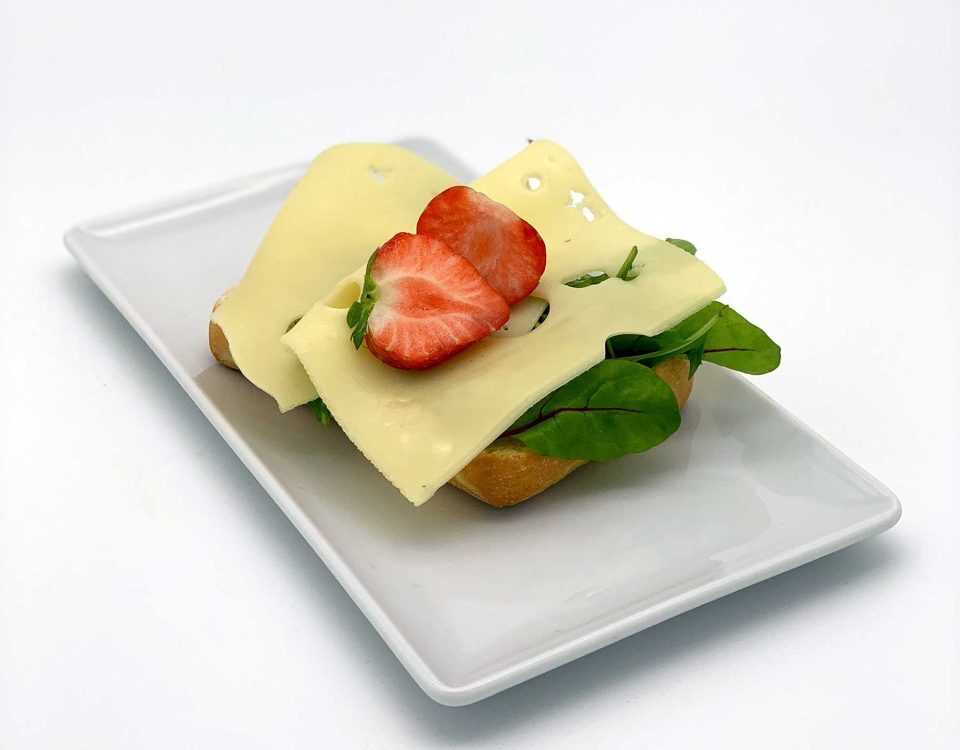 ½ Brötchen: Käse mit Salat
