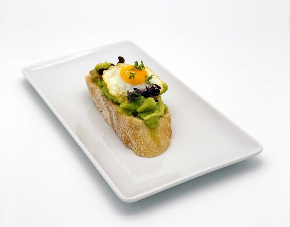 Canapé: Guacamole mit gebratenem Wachtelei