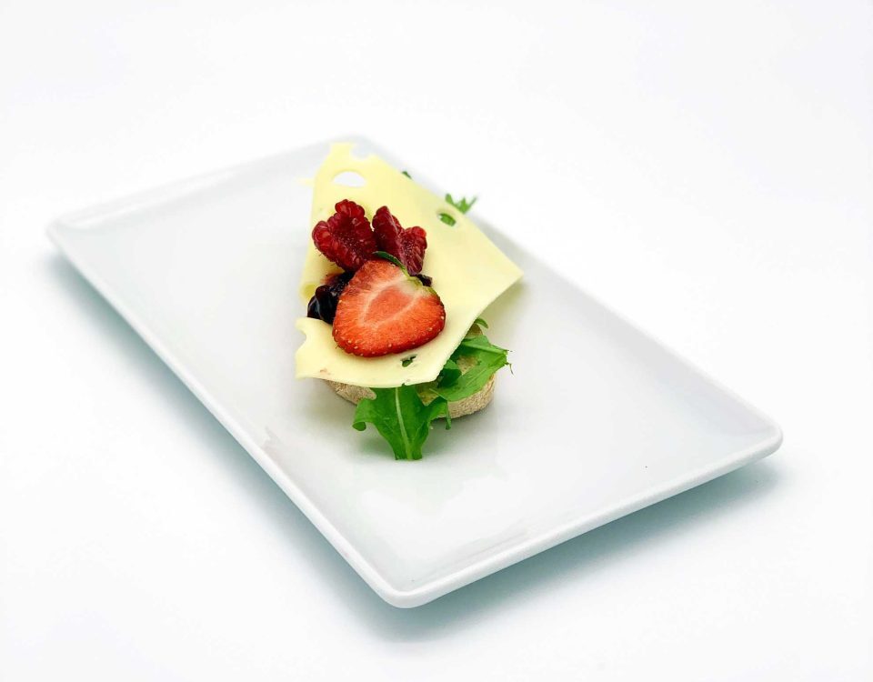 Canapé Käse mit Preiselbeeren