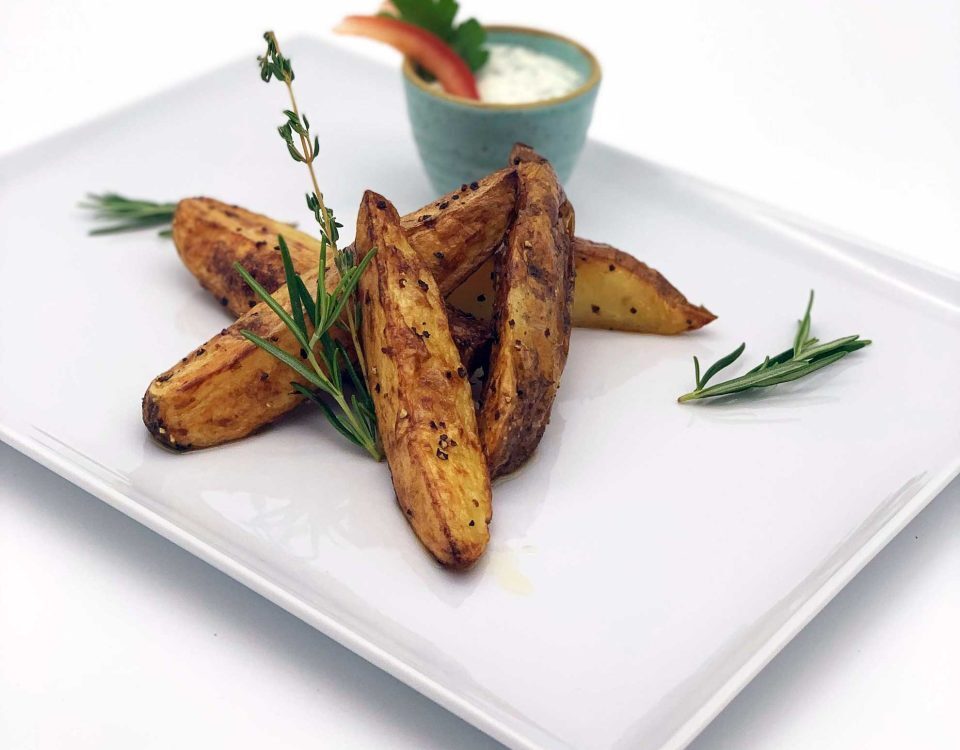 Rosmarin Kartoffelecken mit hausgemachtem Dip