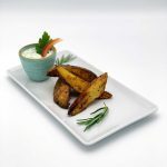 Rosmarin Kartoffelecken mit hausgemachtem Kräuterdip